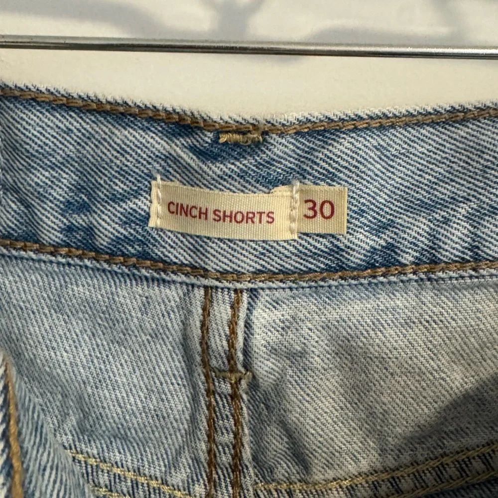 Levi's Cinch Waist Mid-Thigh Shorts - Picture 4 of 4